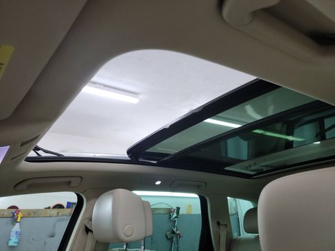 Used 2015 Volkswagen Touareg Sport image 29