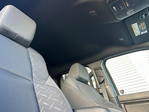 Used 2025 Toyota Tacoma SR5 AWD/4WD image 16