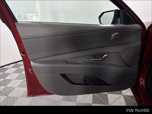 Certified 2025 Hyundai Elantra Sport FWD image 37