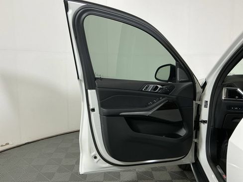 Certified 2026 BMW X5 sDrive40i w/ Climate Comfort Package RWD image 19