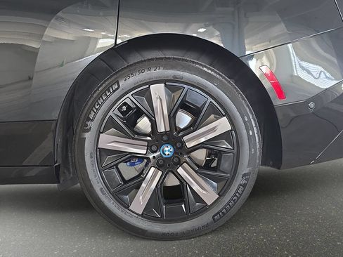 Used 2024 BMW iX xDrive50 w/ Sport Package AWD/4WD image 32