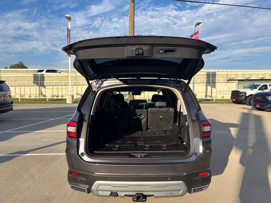 Certified 2025 Honda Pilot Touring image 8