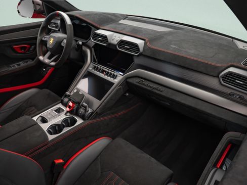 Used 2024 Lamborghini Urus Performante AWD/4WD image 13