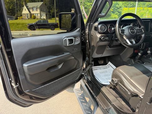 Used 2021 Jeep Wrangler Unlimited Rubicon w/ Dual Top Group AWD/4WD image 10