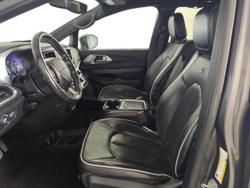 Used 2018 Chrysler Pacifica Limited w/ S Appearance Package FWD image 17