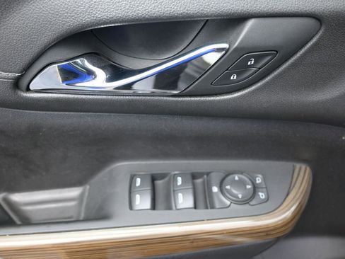 Used 2022 GMC Acadia SLE w/ Driver Convenience Package image 17