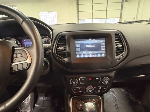 Used 2018 Jeep Compass Latitude w/ Popular Equipment Group image 3