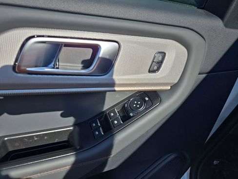 New 2025 Ford Explorer Active w/ Active Comfort Package image 10