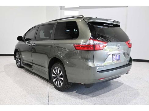 Used 2020 Toyota Sienna Limited Premium FWD image 8