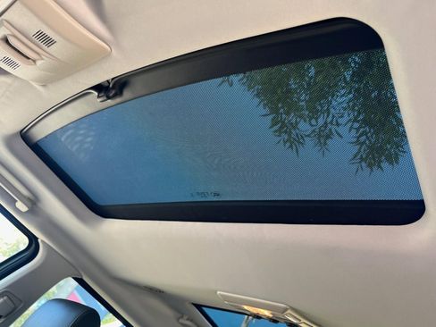 Used 2013 Land Rover LR4 HSE image 26