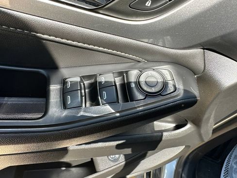 Used 2023 Chevrolet Traverse LT FWD image 10