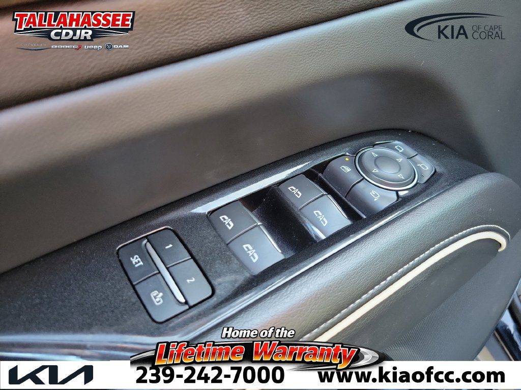 Used 2021 Cadillac Escalade Luxury RWD image 30