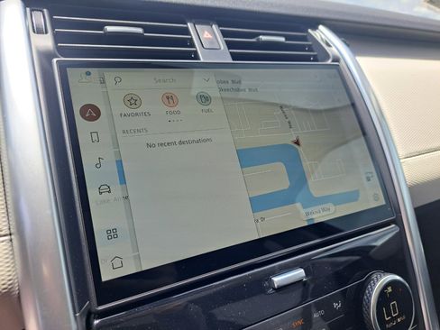 Used 2025 Land Rover Discovery Dynamic SE image 14