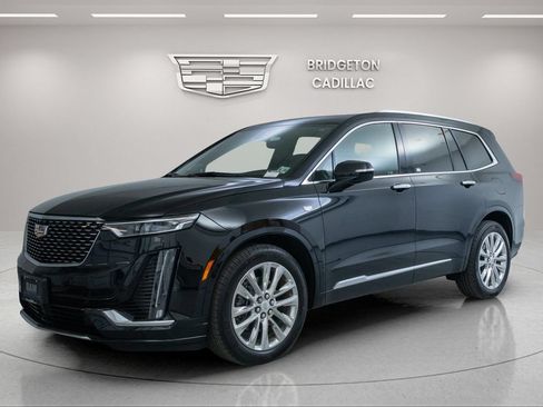 Used 2023 Cadillac XT6 Premium Luxury w/ Technology Package FWD image 3