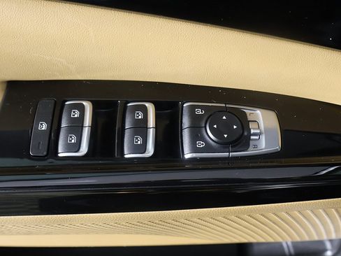 Used 2023 Kia Carnival EX image 36