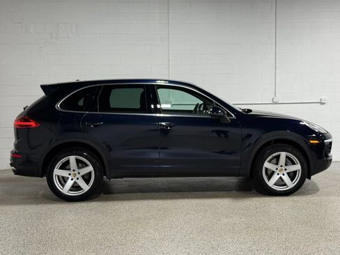 Used 2016 Porsche Cayenne AWD/4WD image 4