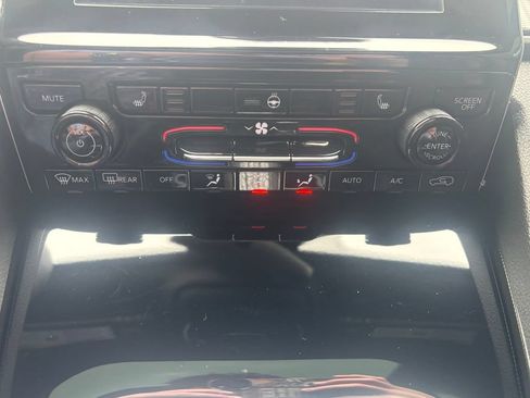 Used 2024 Jeep Grand Cherokee Altitude AWD/4WD image 11