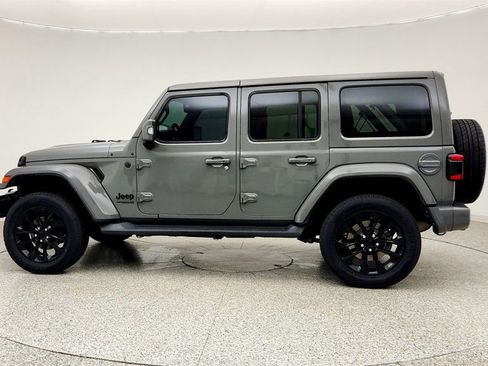 Used 2022 Jeep Wrangler Unlimited Sahara AWD/4WD image 8