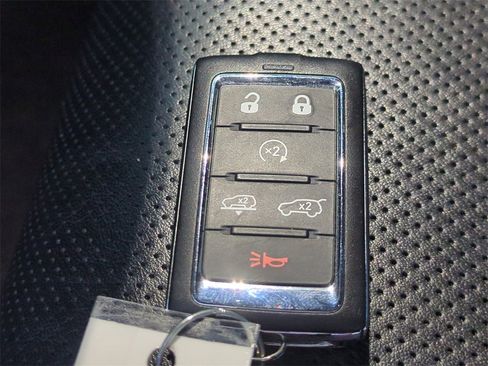 Used 2023 Jeep Wagoneer L Series III w/ Premium Group I image 32