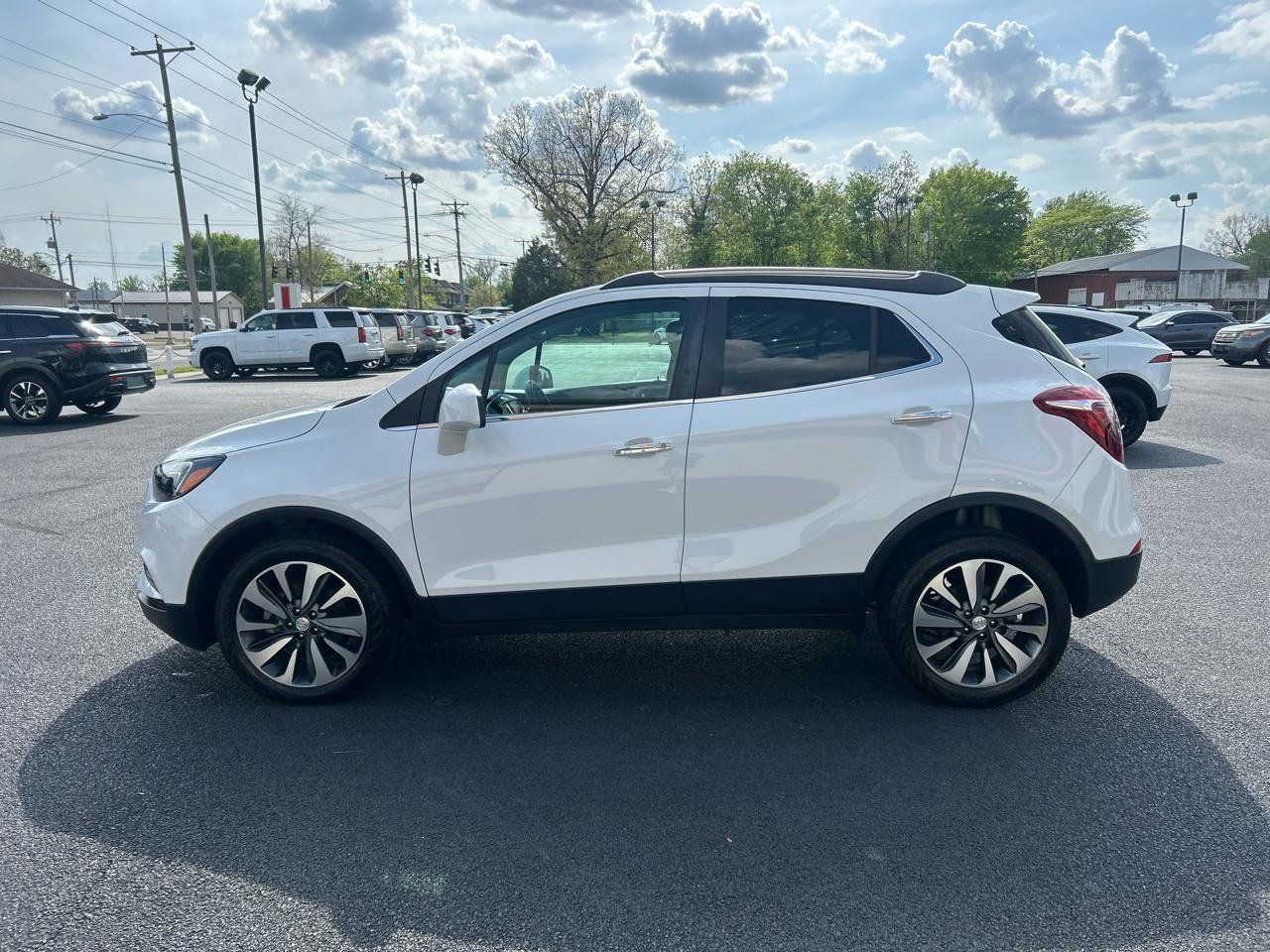Used 2022 Buick Encore Preferred AWD/4WD image 8