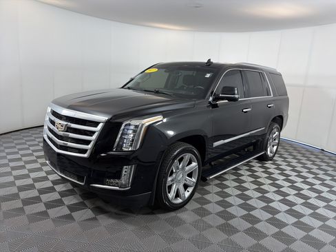 Used 2017 Cadillac Escalade Premium Luxury AWD/4WD image 2
