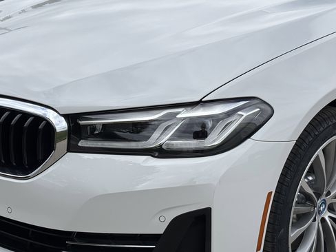 Used 2023 BMW 530e w/ Premium Package image 6