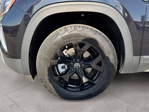 Used 2024 Volkswagen Atlas Peak Edition SE image 14