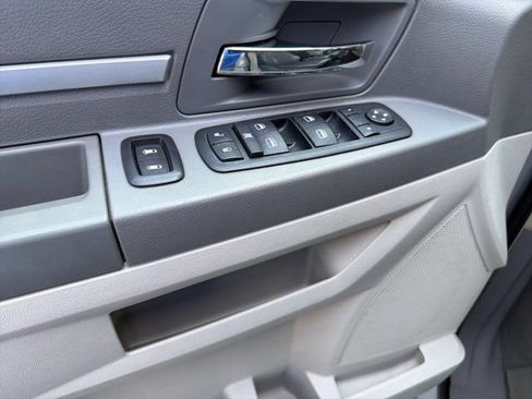 Used 2008 Dodge Grand Caravan SXT FWD image 16