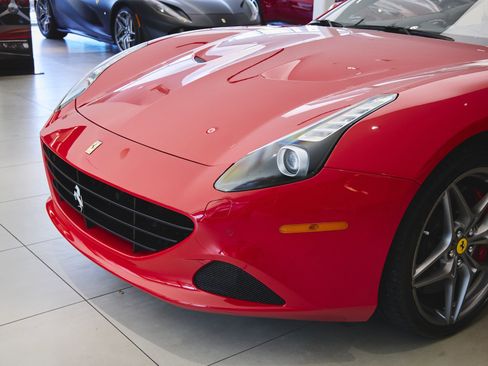 Used 2017 Ferrari California T image 59