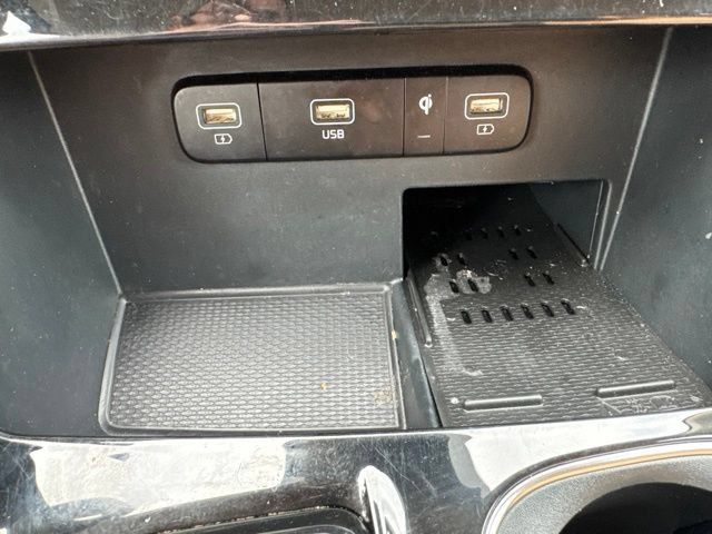 Used 2024 Kia Carnival EX FWD image 14