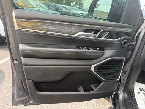 Certified 2022 Jeep Wagoneer Series II w/ Convenience Group I AWD/4WD image 11