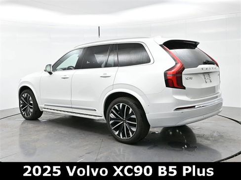 Used 2025 Volvo XC90 B5 Plus w/ Protection Package Premier image 5