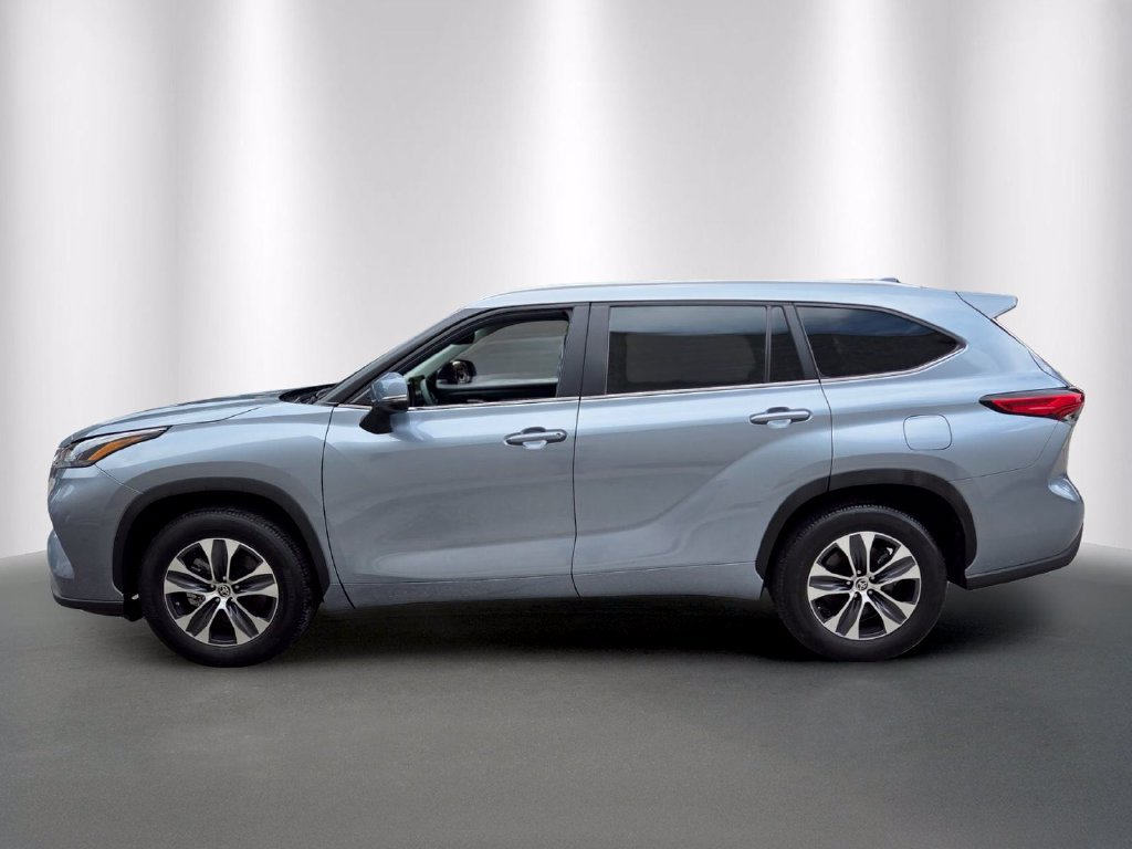 Used 2023 Toyota Highlander XLE FWD image 6
