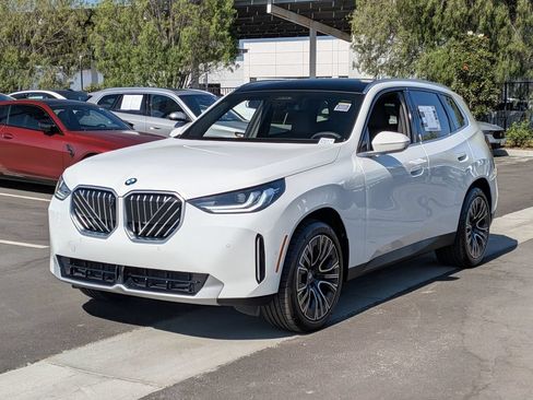 Used 2025 BMW X3 xDrive30i AWD/4WD image 2