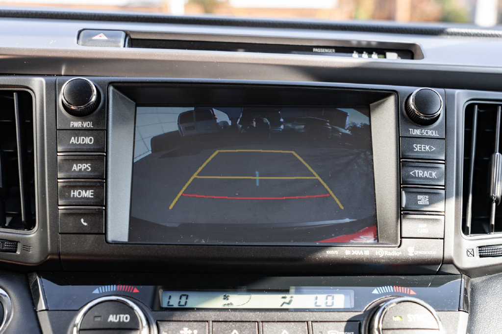 Used 2018 Toyota RAV4 XLE AWD/4WD image 17