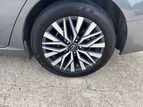 Used 2025 Nissan Altima 2.5 SV FWD image 30