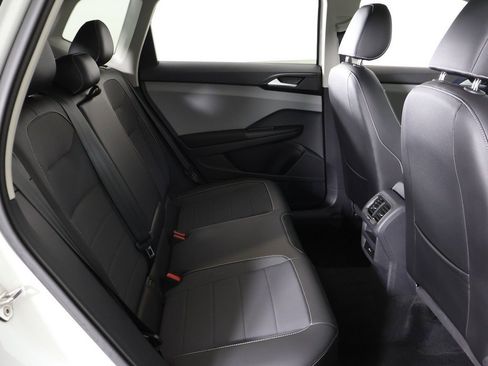 Used 2023 Volkswagen Taos SE w/ Panoramic Sunroof Package image 37