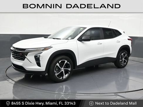Used 2026 Chevrolet Trax RS FWD image 1