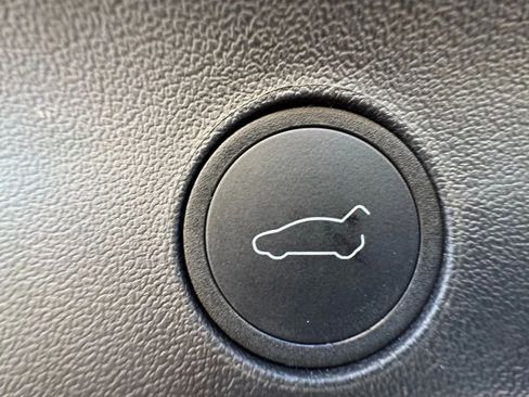 Used 2024 Tesla Model Y Long Range RWD image 30