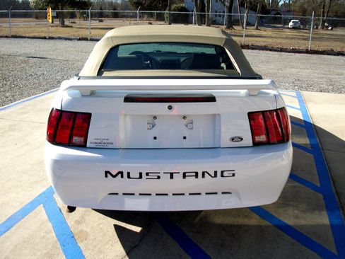 Used 2004 Ford Mustang Deluxe Convertible image 13