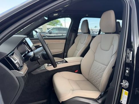 Certified 2026 Volvo XC90 B6 Plus w/ Protection Package Premier AWD/4WD image 9