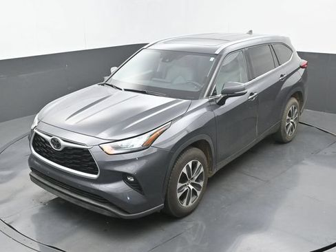 Used 2020 Toyota Highlander XLE FWD image 16