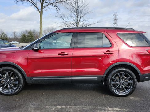 Used 2019 Ford Explorer XLT w/ Equipment Group 202A image 14