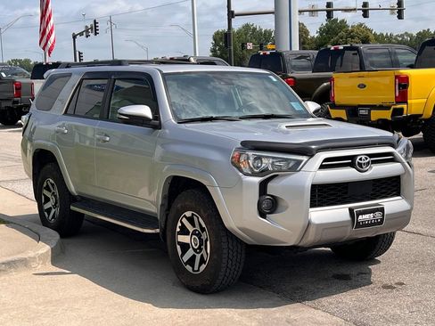 Used 2024 Toyota 4Runner TRD Off-Road Premium w/ Moonroof Package AWD/4WD image 7