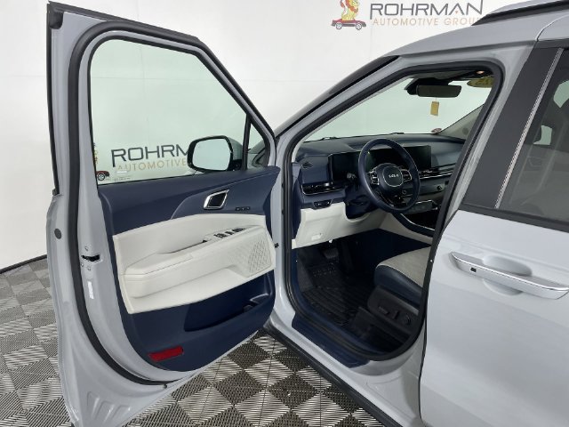 Used 2025 Kia Carnival EX FWD image 19