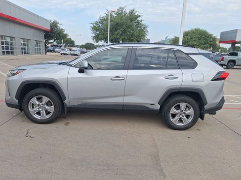 Used 2025 Toyota RAV4 XLE image 3