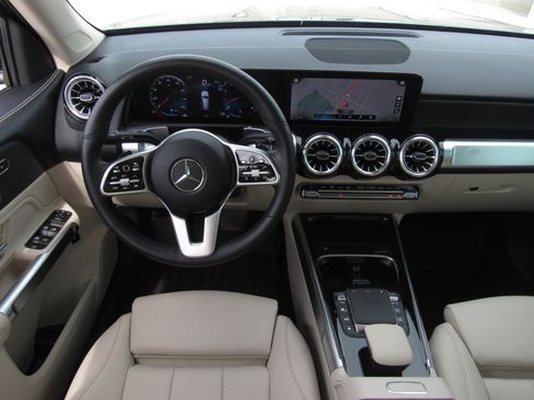 Used 2023 Mercedes-Benz GLB 250 4MATIC image 18