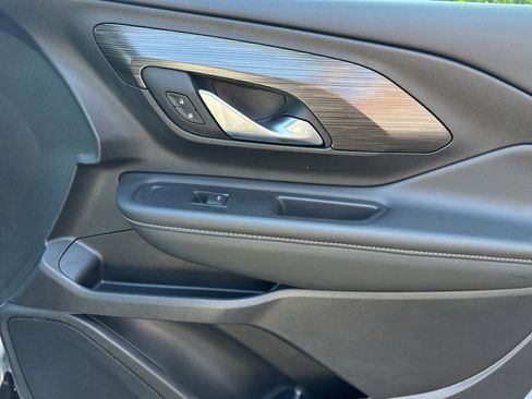 Used 2024 GMC Terrain SLE image 26