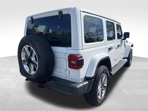 Used 2018 Jeep Wrangler Unlimited Sahara AWD/4WD image 6