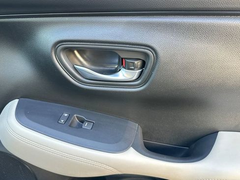 Certified 2024 Honda HR-V LX image 19